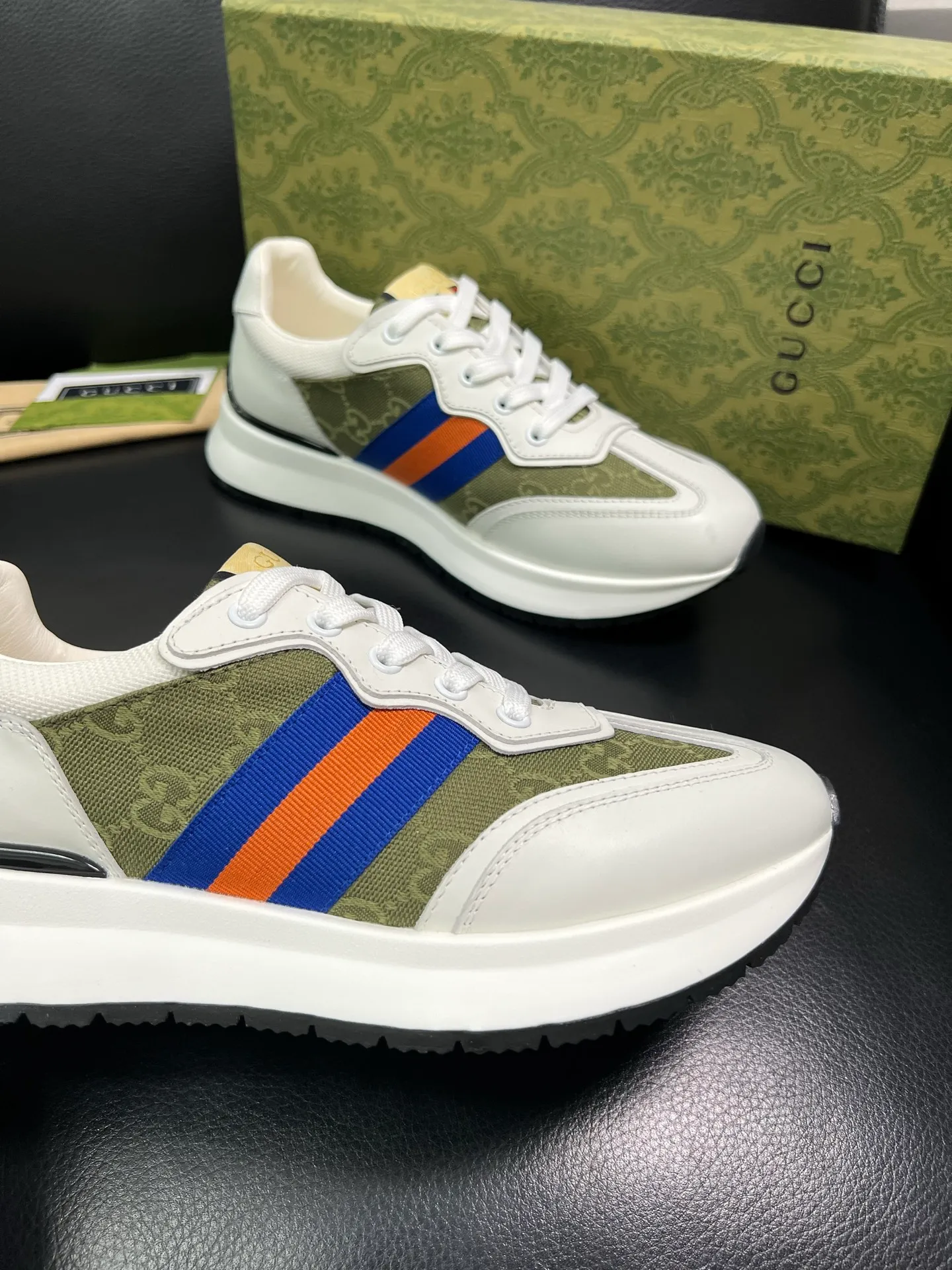 Men's shoes 💰800 Gucci top purchasing Gucci counter new model, original factory configuration of imported cowhide from Italy with printed cloth fabric, imported cowhide lining, breathable and comfortable, sole: original factory special sole is super comfortable, original factory and single goods are high quality, welcome to compare, code number 38-44 (customized 45 46) 85865